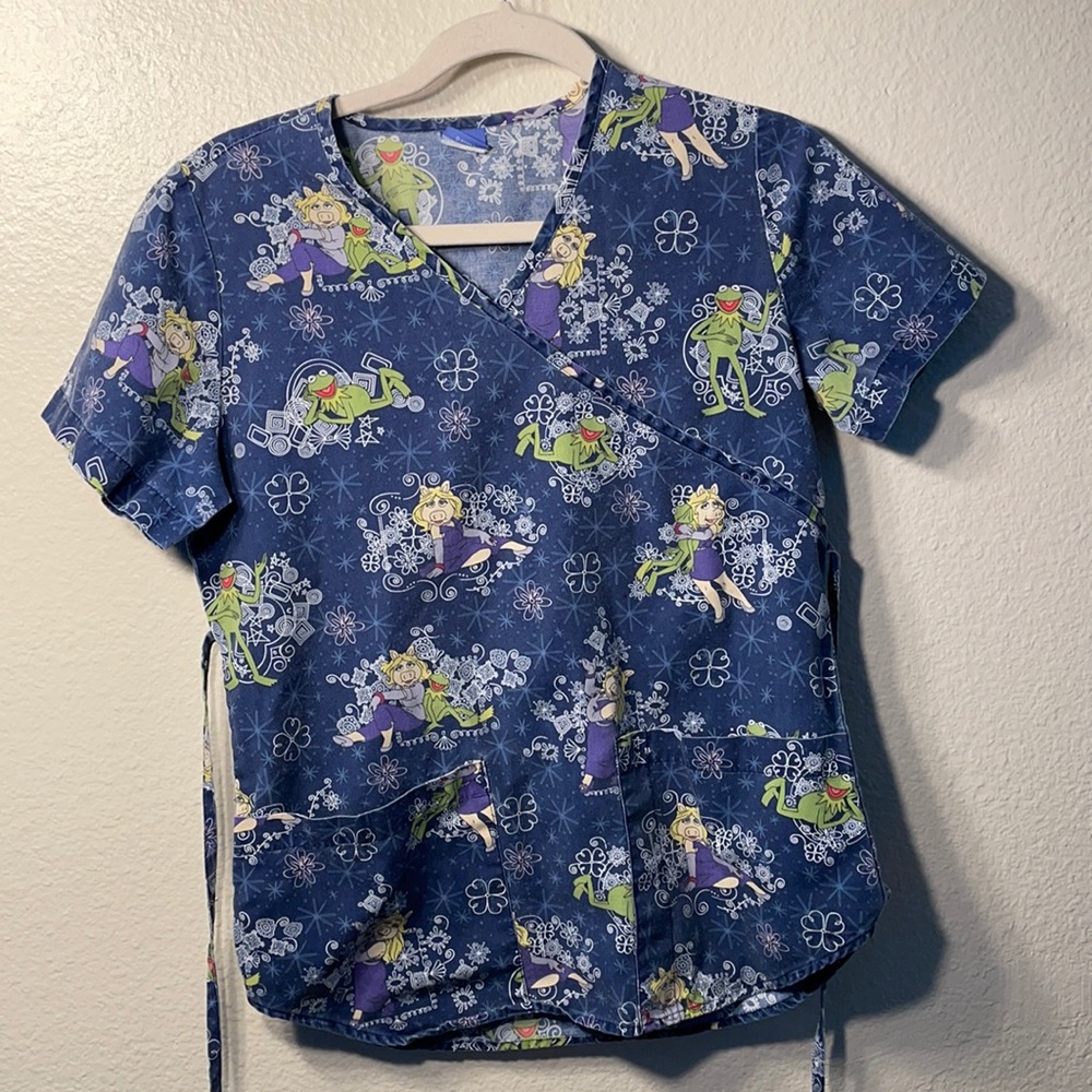 Disney Sesame Street Kermit the frog and miss piggy scrubs